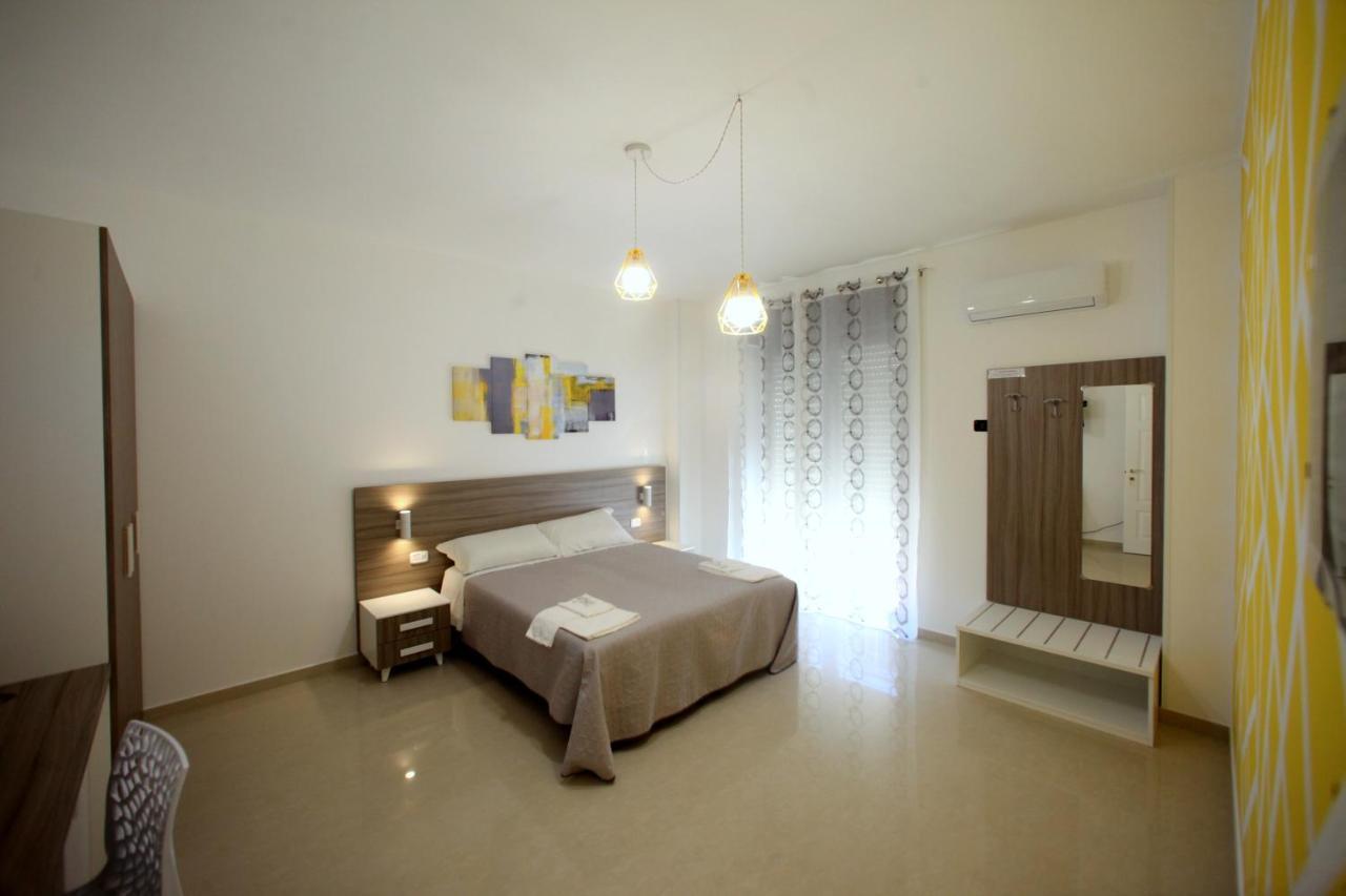 B&B Corso Roma Apricena Bagian luar foto