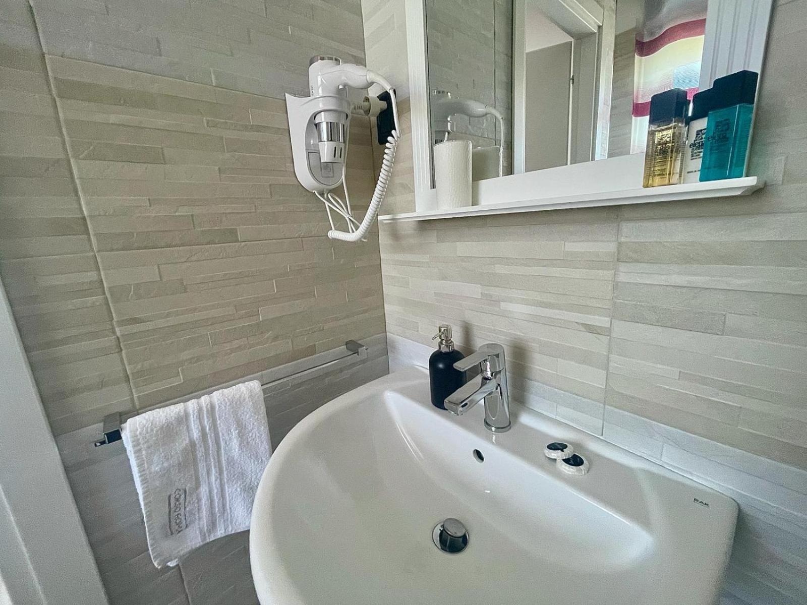 B&B Corso Roma Apricena Bagian luar foto