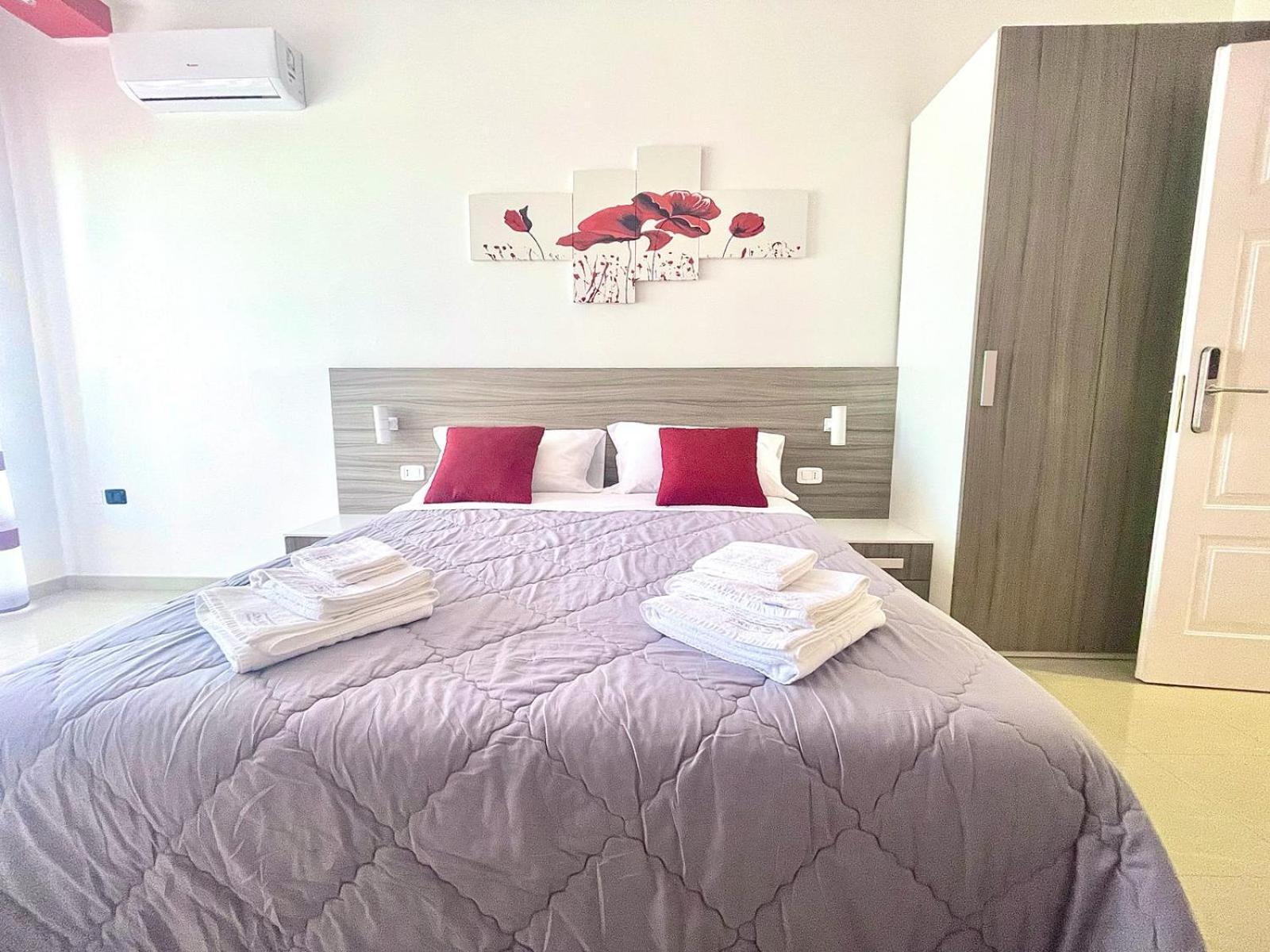 B&B Corso Roma Apricena Bagian luar foto