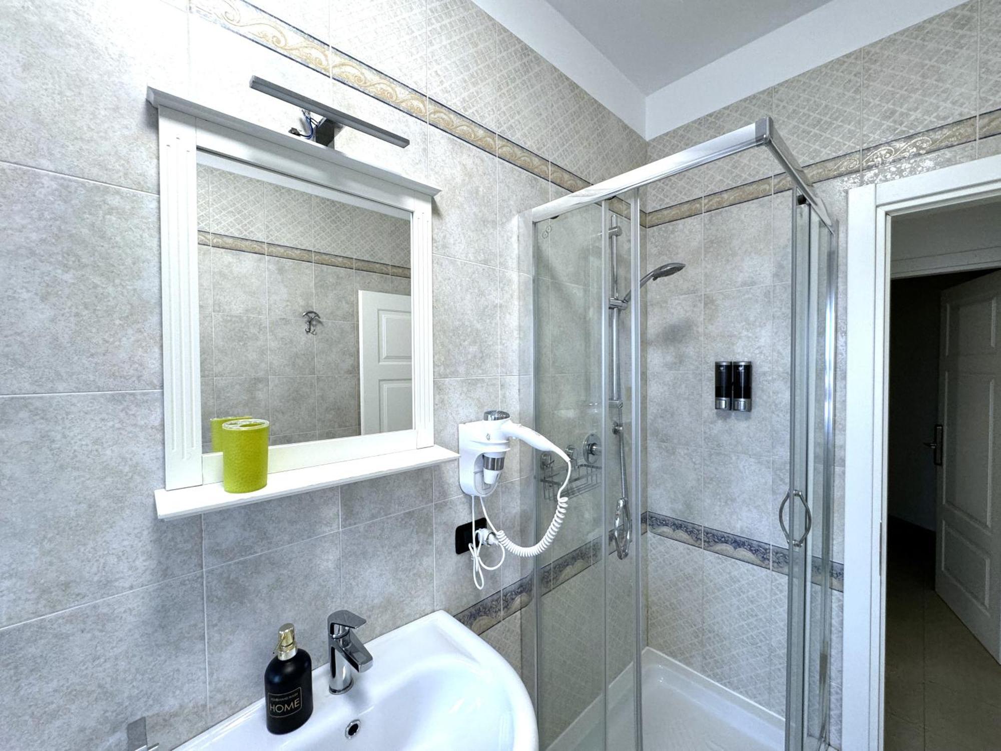 B&B Corso Roma Apricena Bagian luar foto